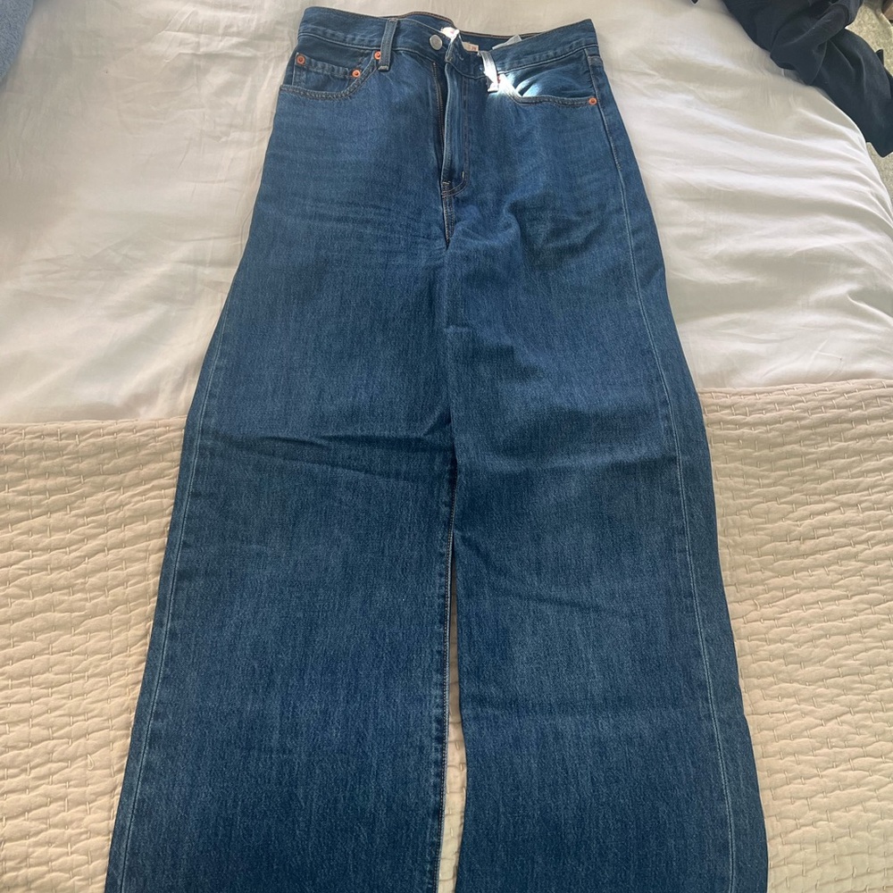 LEVIS RIBCAGE STRAIGHT jeans. Wide leg. High waist